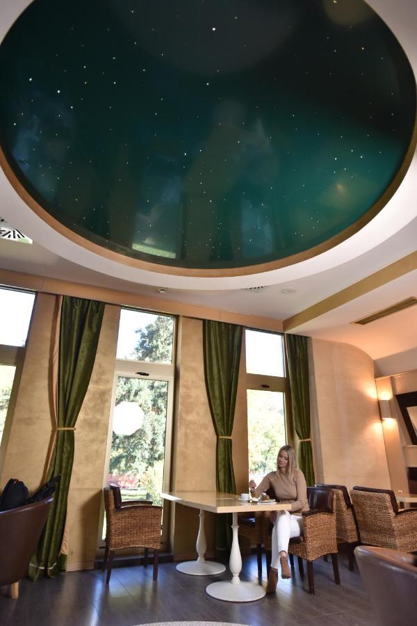 Hotel Park อิวานยิซา ภายนอก รูปภาพ